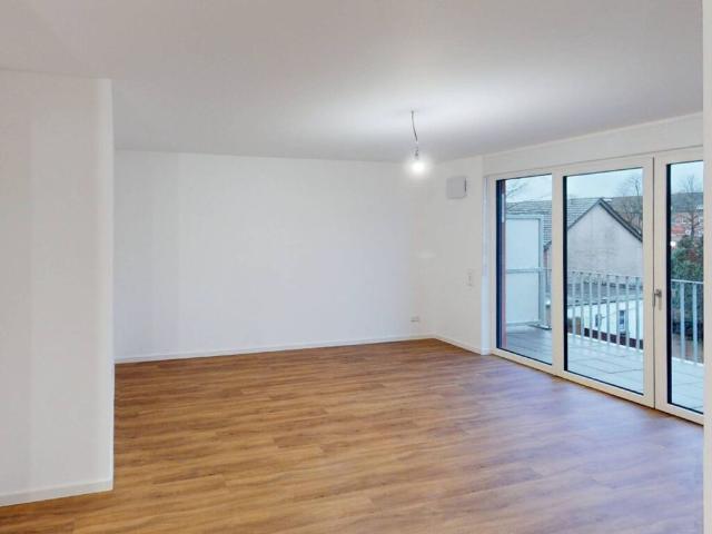 Einziehen und Wohlfühlen: 3 Zimmer Wohnung mit EBK und Balkon