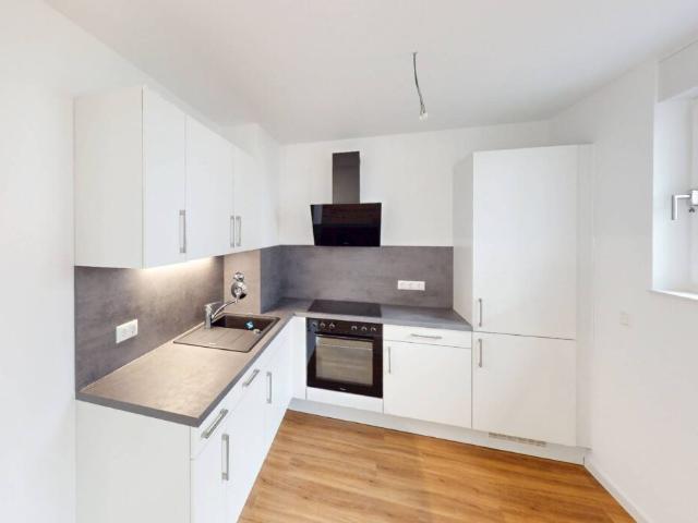 Einziehen und Wohlfühlen: 3 Zimmer Wohnung mit EBK und Balkon