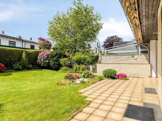 Einziehen und wohlfühlen: Gepflegtes Einfamilienhaus mit Südgarten in Ratingen Homberg