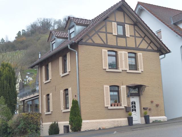 Einziehen und wohlfühlen! Großzügiges 1 Fam. Wohnhaus mit Garage in Stadtlage