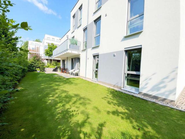 Einziehen und wohlfühlen! Hochwertige 4 Zimmer Wohnung mit großem Garten!