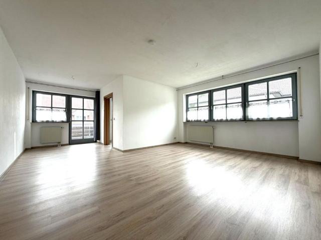 Einziehen und wohlfühlen – Helle 3 Zimmer Wohnung mit Balkon, Einbauküche & Garage