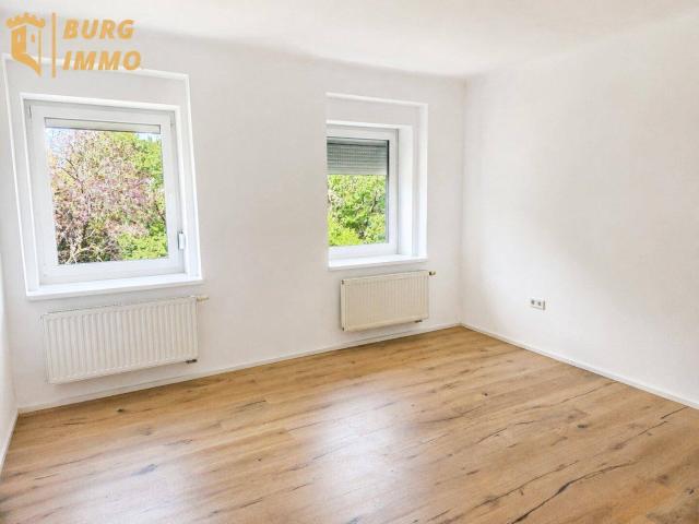 Einziehen und wohlfühlen: Helle 2,5 Zimmer Wohnung in zentraler Lage