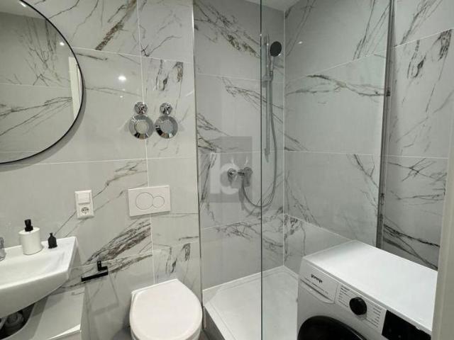 EINZIEHEN UND WOHLFÜHLEN IN LUXURIÖSER WOHNUNG