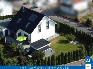 Einziehen und wohlfühlen leicht gemacht: Attraktives und sehr gepflegtes Einfamilienhaus mit Doppelgarage, EBK, Kamin und Solarthermie