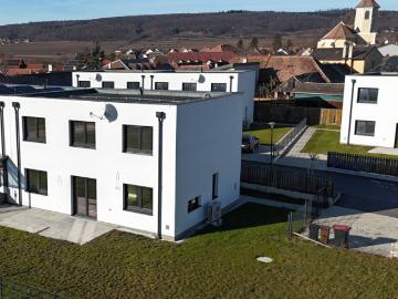 Einziehen und wohlfühlen: modernes Einfamilienhaus mit schönem Weitblick in Obermarkersdorf