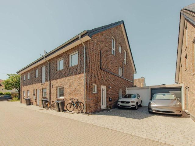 Einziehen und wohlfühlen modernes Reihenendhaus in zentraler Lage von Langenfeld Reusrath