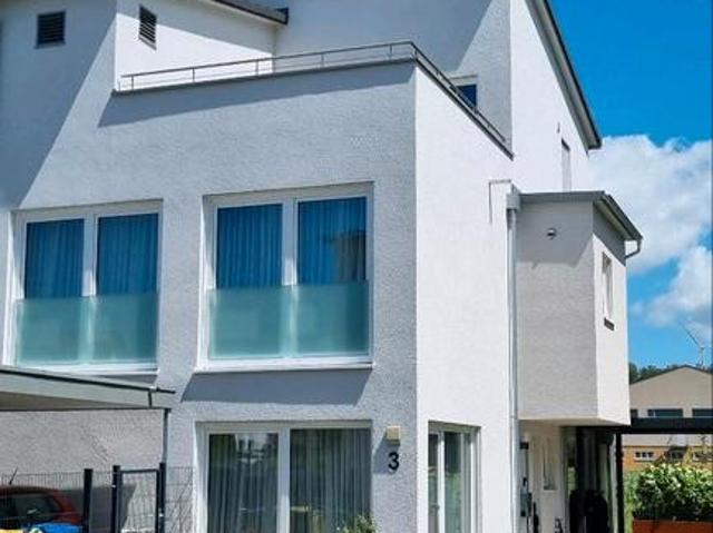 Einziehen und Wohlfühlen. Neuwertige, moderne DHH in Mochenwangen