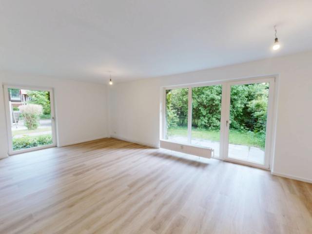 Einziehen und Wohlfühlen: Sanierte 4 Zimmer Wohnung mit TERRASSE in ruhiger Lage