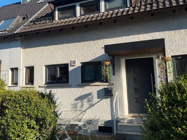 Einziehen und wohlfühlen, saniertes Reihenmittelhaus im Arlinger