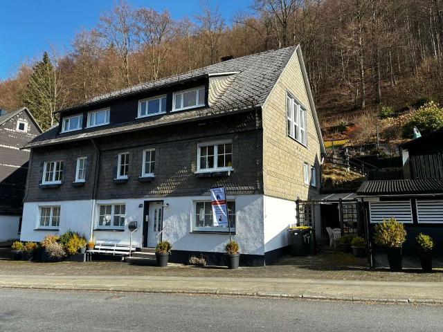 Einziehen und Wohlfühlen Schickes Ein bis Zweifamilienhaus in Bödefeld