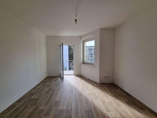 Einziehen und wohlfühlen ! Singlewohnung mit Balkon in zentraler Lage