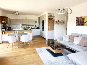 Einziehen und wohlfühlen: Stilvoll möblierte 3 Zimmer Wohnung in Siezenheim