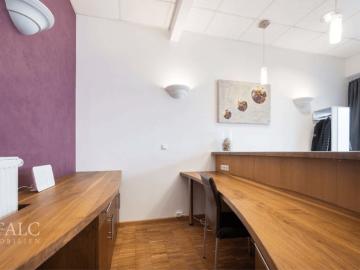 Einziehen und wohlfühlen: Stilvolles, vollmöbliertes 2 Zimmer Apartment mit TG Stellplatz im Zentrum von Aichach Wohnen auf Zeit
