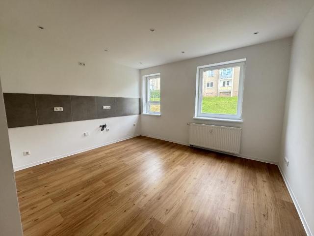 Einziehen und wohlfühlen – renovierte 2 Raum Wohnung mit Balkon in Waldenburg