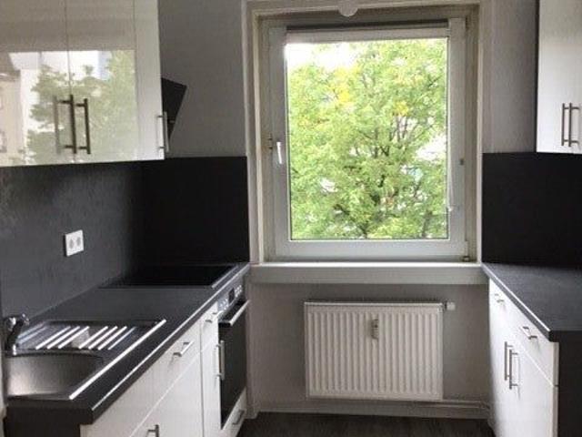 Einziehen und wohlfühlen! Renovierte 2 Zimmer Wohnung mit Einbauküche