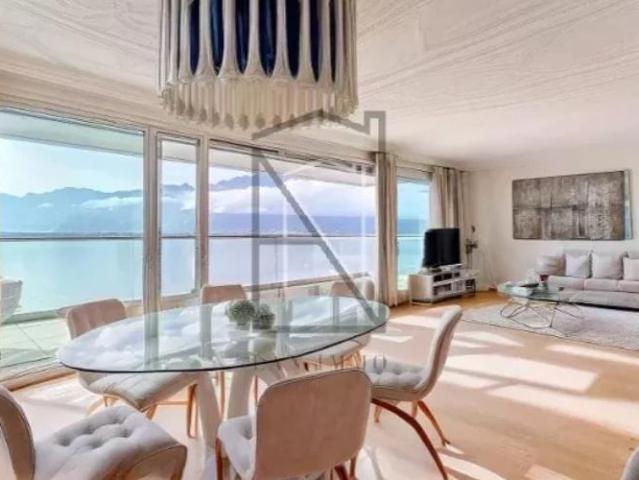 Einzigartig! 4.5 Zimmer Wohnung mit Panoramablick auf den See!