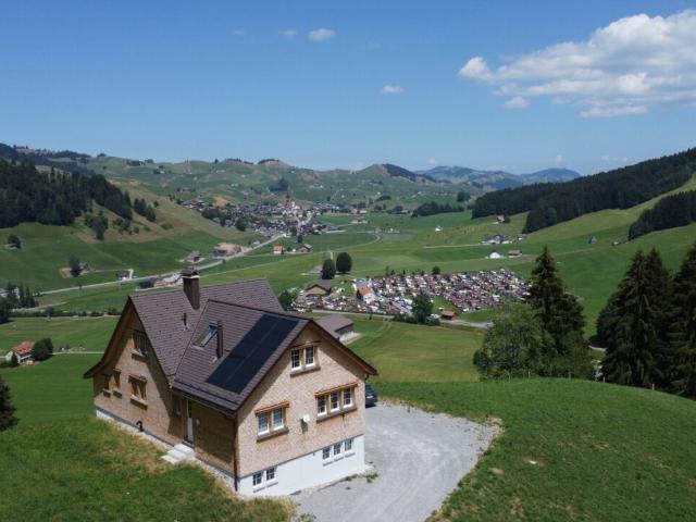 EINZIGARTIG MIT ZUFAHRT