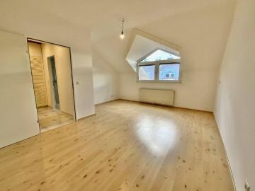 Einzigartige 3 Zimmer Dachgeschosswohnung mit Balkon in 2340 Mödling