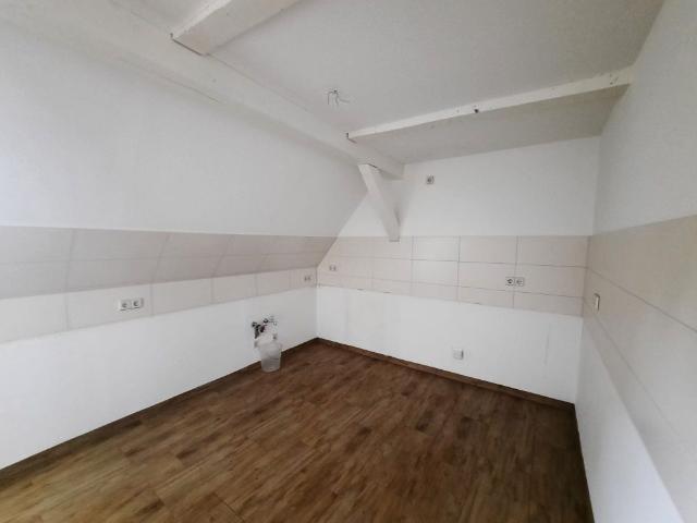 Einzigartige 3 Raumwohnung mit Dachterrasse und auf Wunsch EBK möglich !