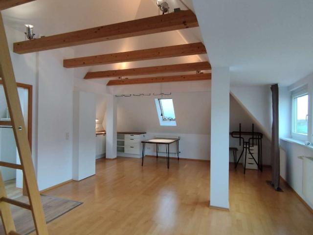 Einzigartige 2 Zimmer Wohnung mit EBK zur Ablöse und Sichtbalken