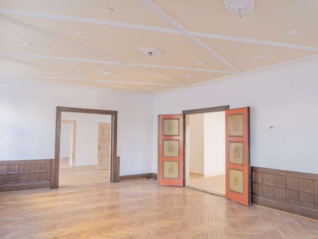 Einzigartige 7 Zimmer Wohnung mit Blick ins Grüne