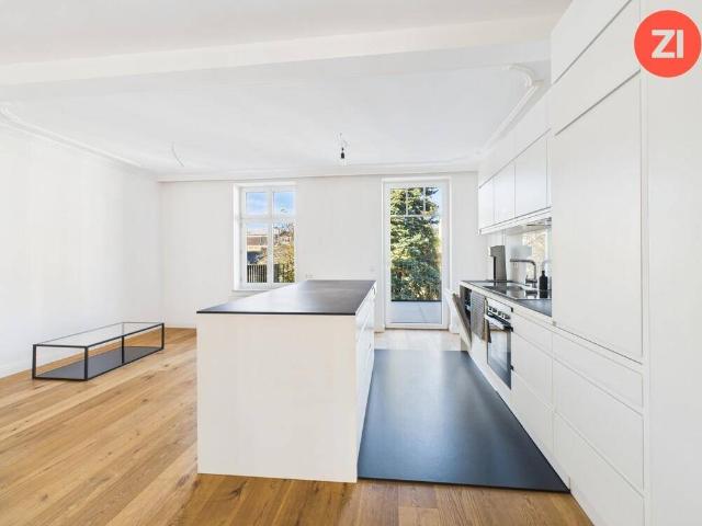 Einzigartige 4,5 Zimmer Altbauwohnung mit großzügigem Balkon und Innenhofblick