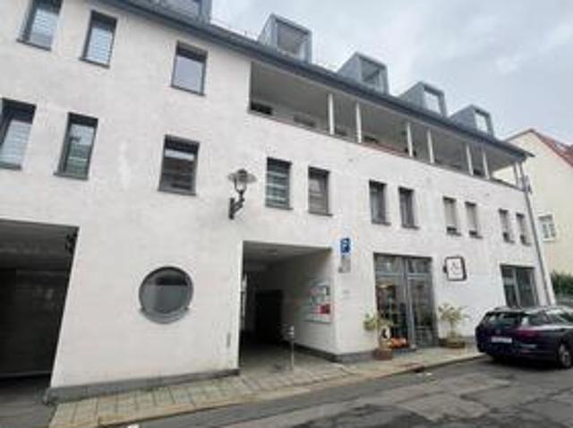 Einzigartige 4 Raum Maisonette Wohnung in ruhiger Seitenstraße mit Tiefgarage zu vermieten