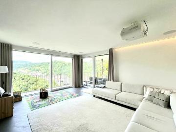 Einzigartige 5.5 Zimmer Wohnung mit Panoramablick in Hölstein!