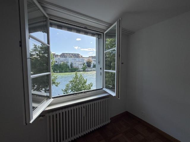 Einzigartige Altbauwohnung mit Blick auf den Rhein