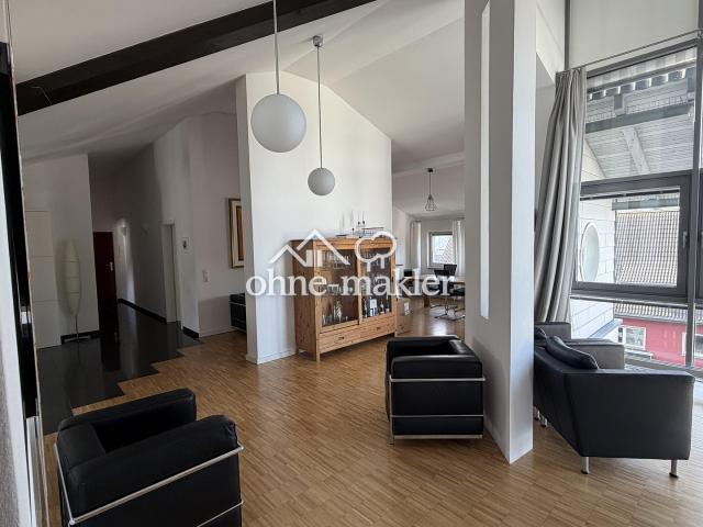 Einzigartige Architektenwohnung mit hohen Decken, Designmerkmalen und Glas Erker mit Panoramablick