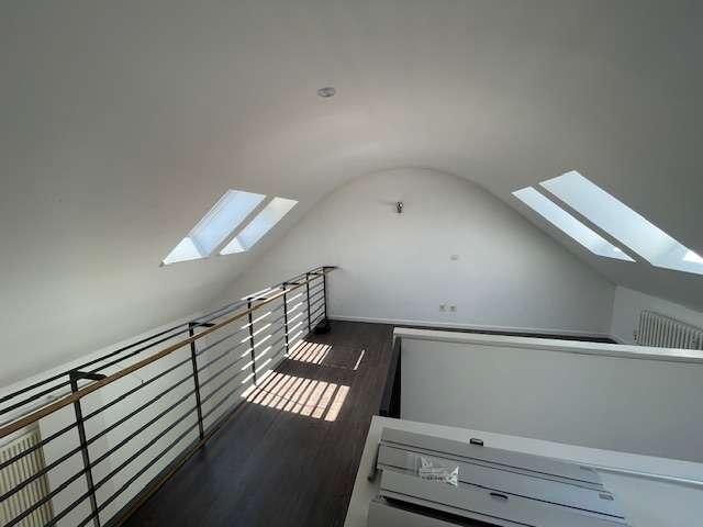 Einzigartige Architektur 3 Zi + Galerie DG Maisonettewohnung mit Balkon an der Würm