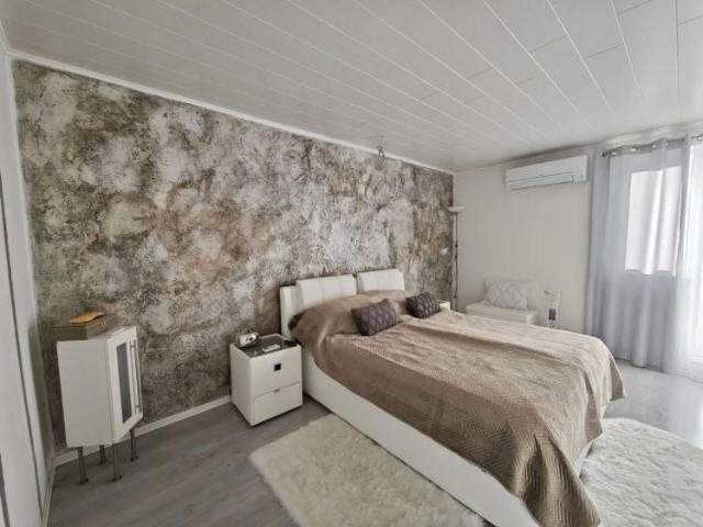 Einzigartige großzügige 3 Zimmer Wohnung mit Dachterrasse