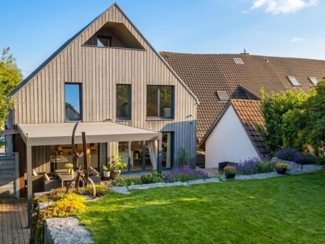 Einzigartige Doppel Immobilie: Luxus EFH mit Pool + top renoviertes Reiheneckhaus Rendite oder Mehrgenerationen