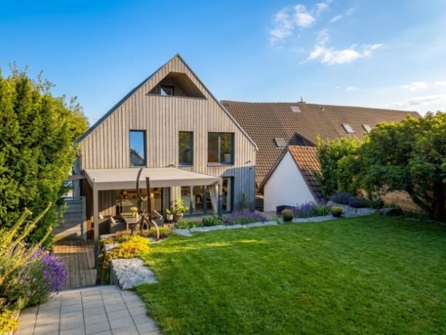 Einzigartige Doppel Immobilie Luxus EFH mit Pool + top renoviertes Reiheneckhaus Rendite oder Mehrgenerationen
