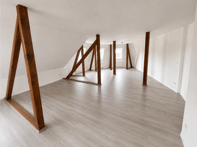Einzigartige Dachgeschosswohnung offene Küche, Bad mit Badewanne und Fenster | Künne Immobilien Gruppe