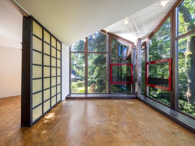 Einzigartige Maisonettewohnung in Architekten Baudenkmal mit Tiefgarageneinzelstellplatz, zwei Terrassen & eigenem Atelier im Untergeschoss