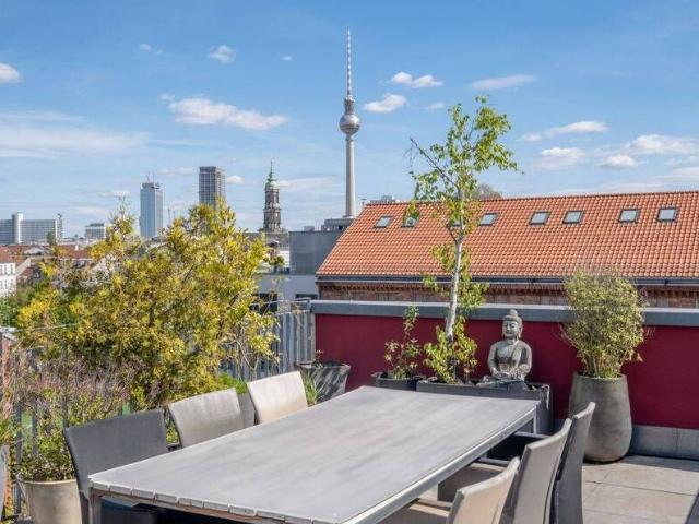 Einzigartige Maisonettewohnung mit Dachterrassen und Kamin im Scheunenviertel