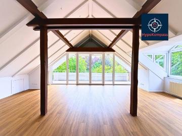 Einzigartige, sanierte 119m² Obergeschosswohnung mit Balkon