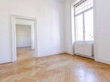 Einzigartige Stilaltbauetage mit zwei Balkonen