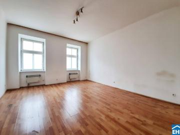 Einzigartige Renovierungschancen: bestandsfreie Wohnung in historischer Umgebung
