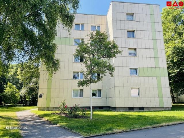 Einzigartige Wohnatmosphäre in grüner und dennoch zentraler Lage! Attraktive 2 Raum Wohnung mit Balkon!