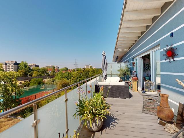 Einzigartige Vier Zimmer Penthousewohnung mit Lift und Terrasse in Frankfurt am Main