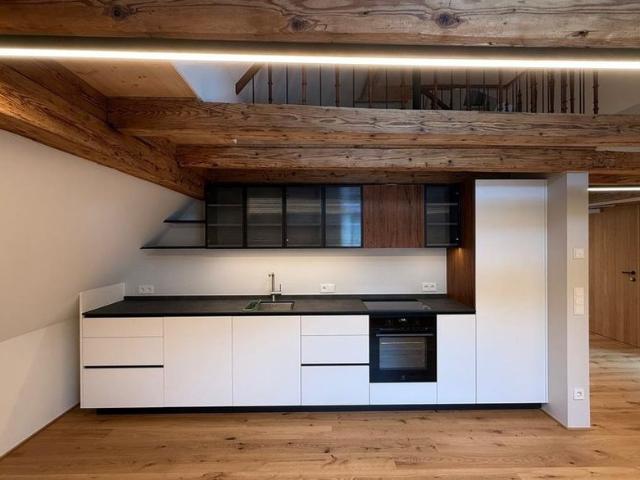 Einzigartige zweistöckige 4 Zimmer Dachgeschosswohnung zu vermieten!