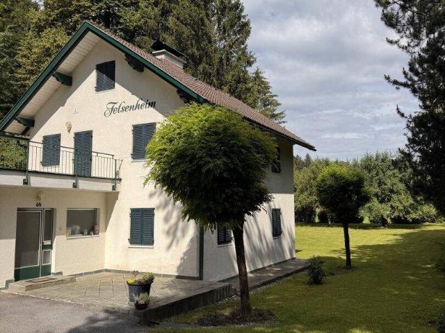 Einzigartiger Kraftort im Drautal Wohnhaus mit Parkanlage und Wald