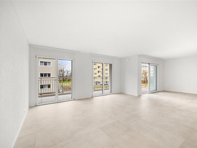 Einzigartiger und heller 5,5 Zimmer Erstbesitzer, geräumige Terrasse und moderner Komfort