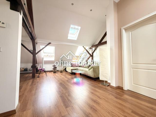Einzigartiges Dachgeschoss + PROVISIONSFREI + 4 Zimmer, offene Balken & viel Tageslicht + Garage