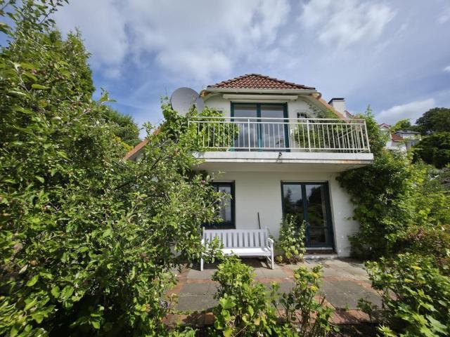 Einzigartiges Einfamilienhaus im Blankeneser Treppenviertel mit Elbblick und Garten