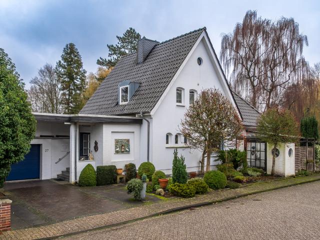 Einzigartiges Einfamilienhaus in Eversten – Wohnen mit Wasserblick