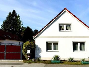 Einzigartiges Einfamilienhaus mit viel Nebengelass in Seenähe! Ideal auch für Ferienwohnungen!